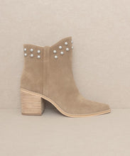 Load image into Gallery viewer, All American Pearl-like Studded Collar Booties
