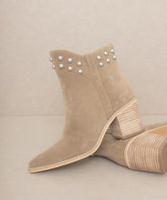 Load image into Gallery viewer, All American Pearl-like Studded Collar Booties
