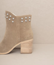 Load image into Gallery viewer, All American Pearl-like Studded Collar Booties
