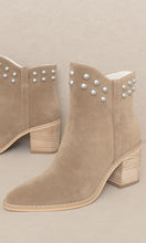 Load image into Gallery viewer, All American Pearl-like Studded Collar Booties
