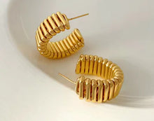 Load image into Gallery viewer, Copper Gold Spring Earrings
